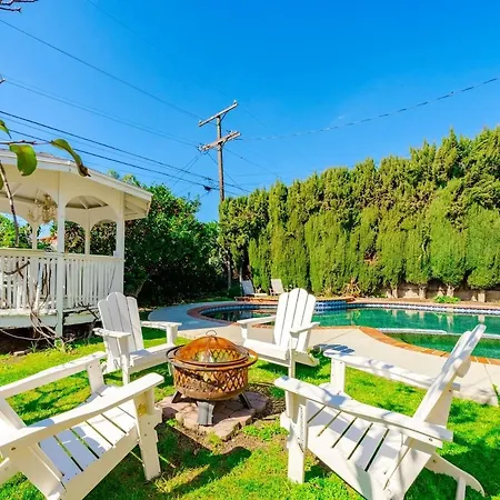 Pool Spa Games Peaceful Garden Retreat